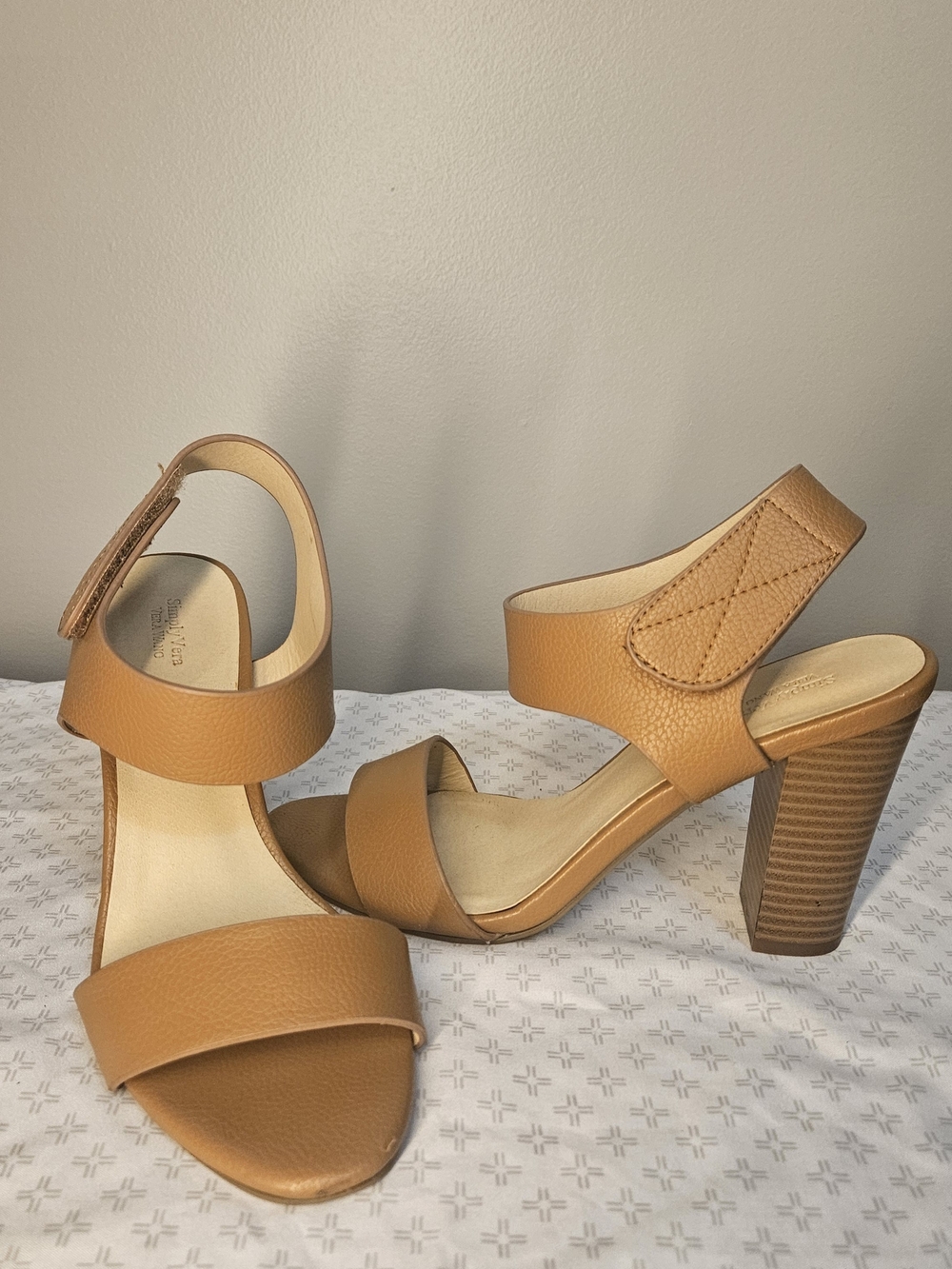 Simply Vera Vera Wang Women Strappy Ankle Strap Sandals US 6.5 M